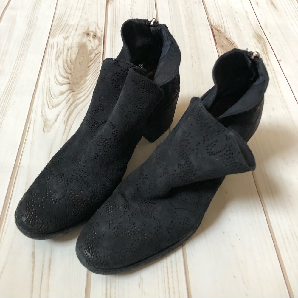 Gidigio black heeled ankle boots with zipper